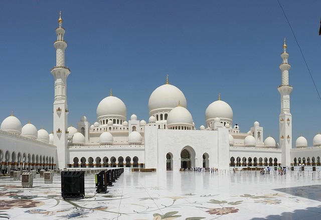 UAE VAT Calculator Guide for Businesses: How to Calculate VAT in UAE and the Gulf