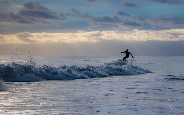 E-Foiling: The Eco-Friendly Water Sport of the Future