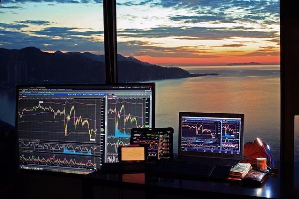 Day Trading vs. Long-Term Investing: Understanding the Differences