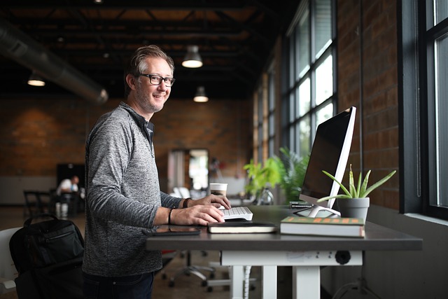 Balancing Risk and Reward in Business: When Should You Take the Leap and When Should You Use Caution?