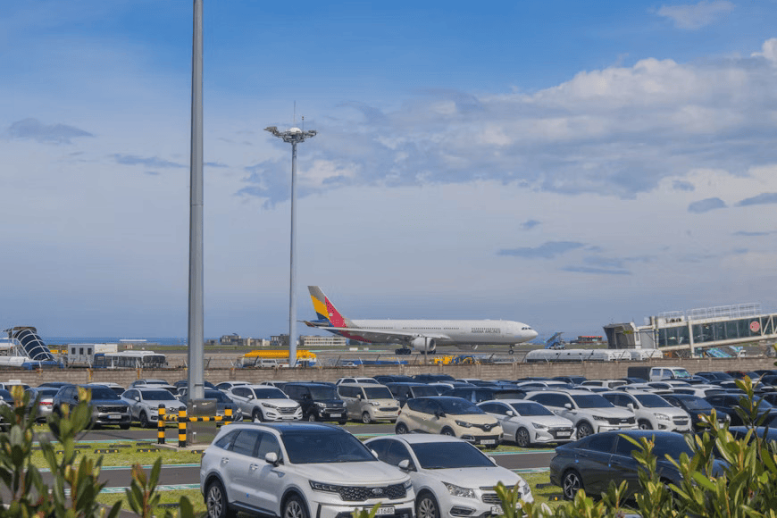 Are Official UK Airport Car Parks Always More Expensive?
