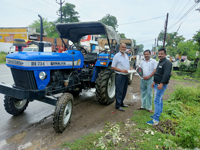 Old Tractor Stories: Iron, Dust, and the Kind of Reliability You Don&rsquo;t Forget