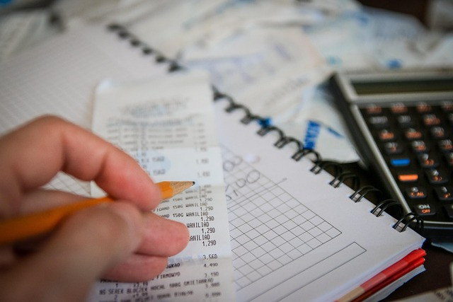 How to Use a Packaging Calculator for Ecommerce to Cut Shipping Costs
